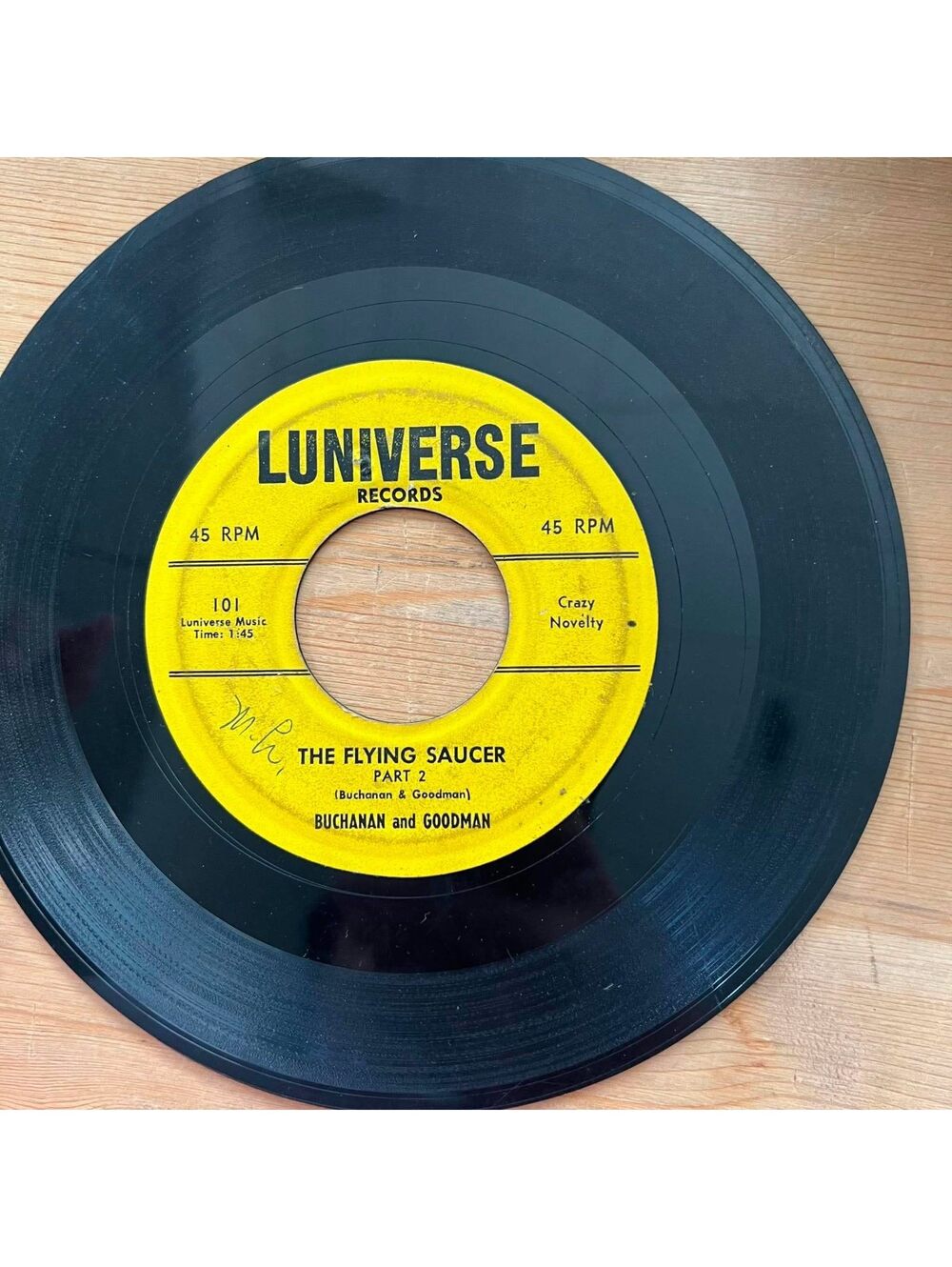 Buchanan and Goodman - The Flying Saucer(Part 1 & Part 2) 45rpm VG+ R08